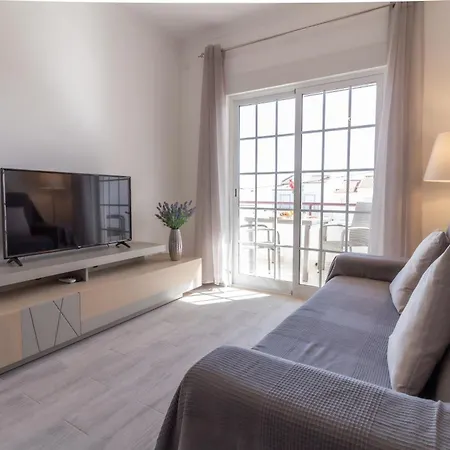 Apartament T1 Lota Premium
